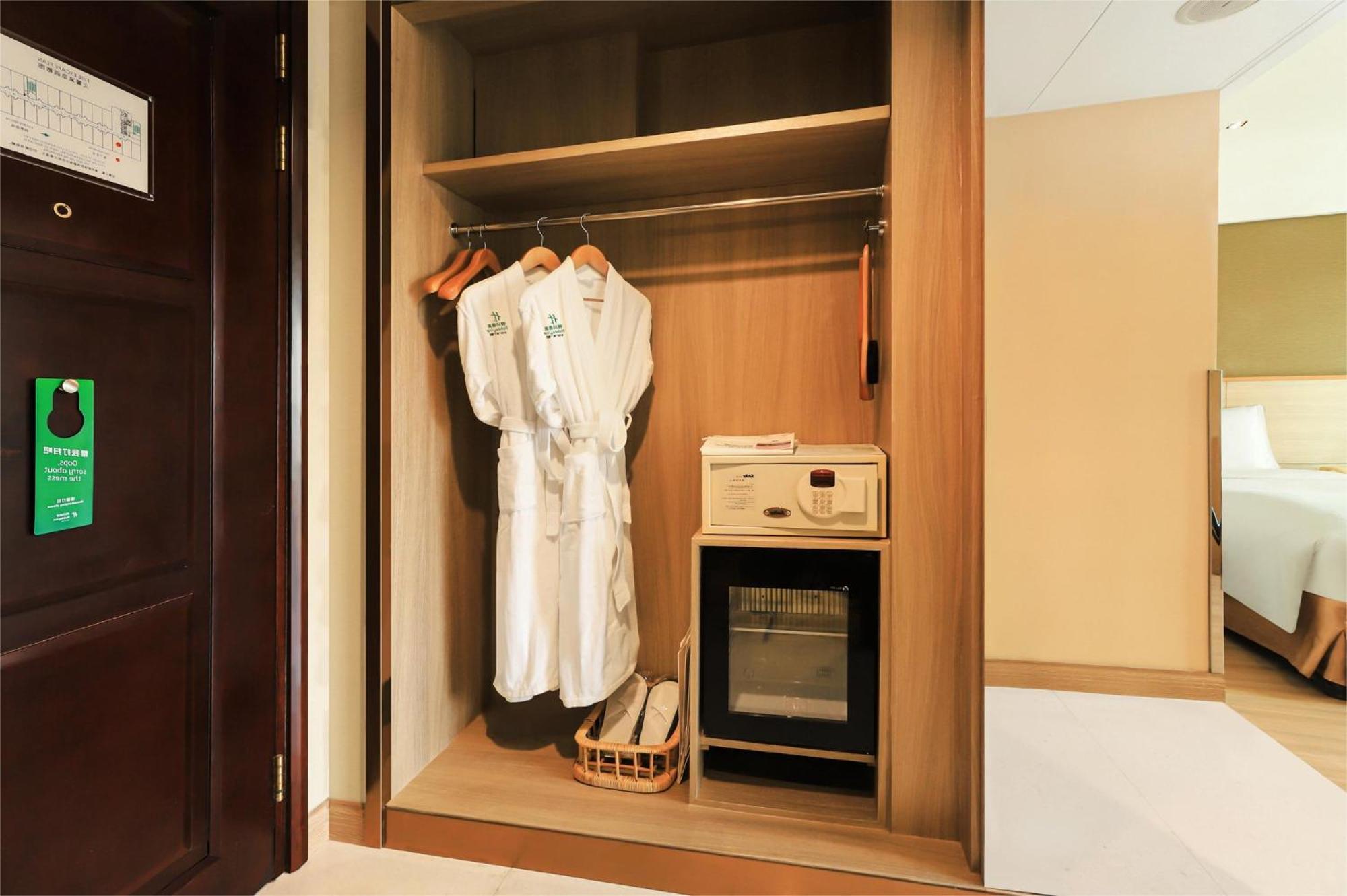Holiday Inn Shanghai Pudong Nanpu By Ihg Exterior photo